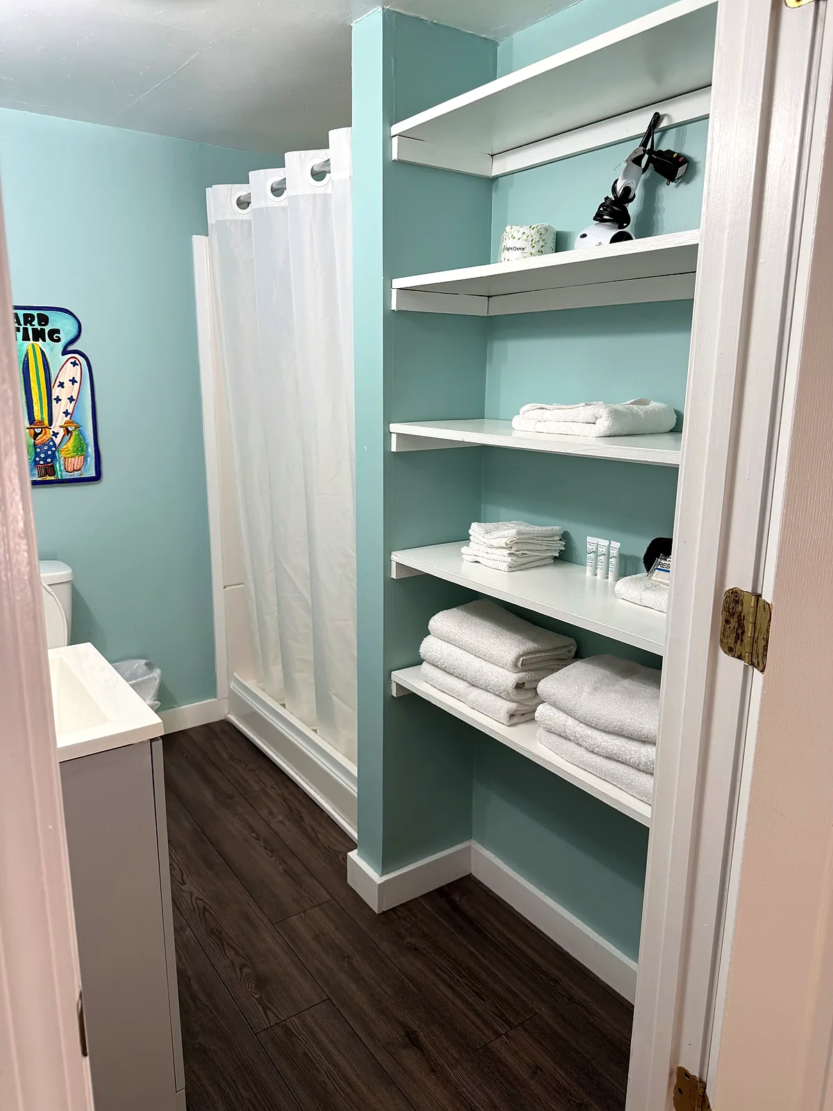 Palmetto Cottage bathroom with shower and towel shelves
