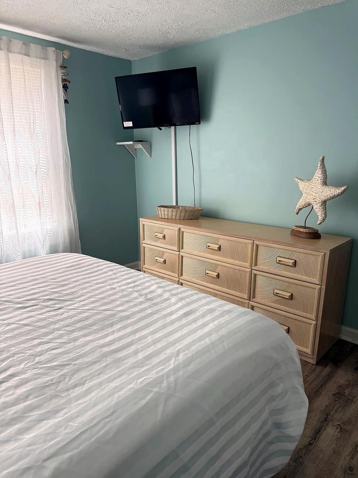 Palmetto Cottage bedroom with dresser and TV