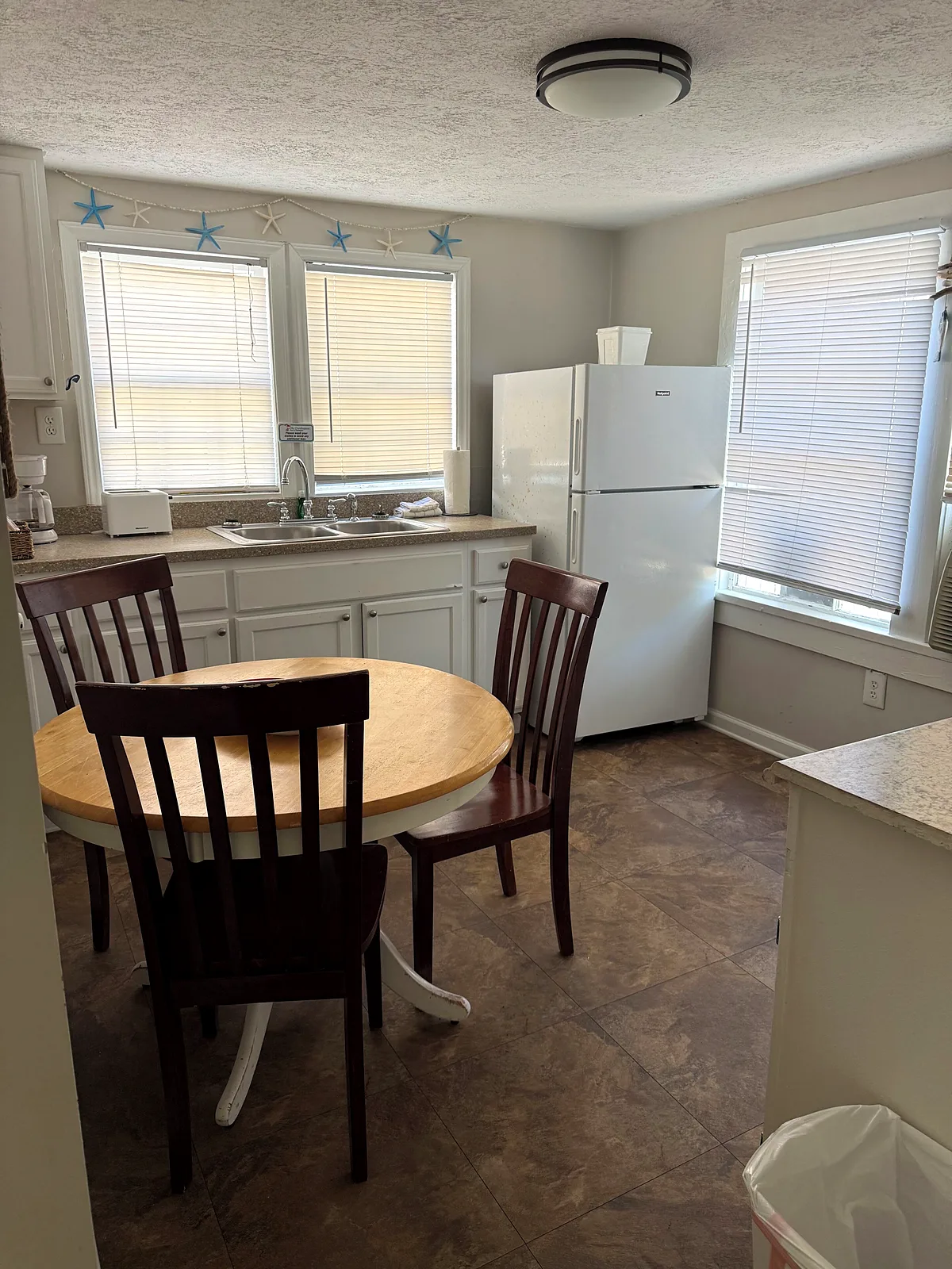 Palmetto Cottage kitchen with round dining table