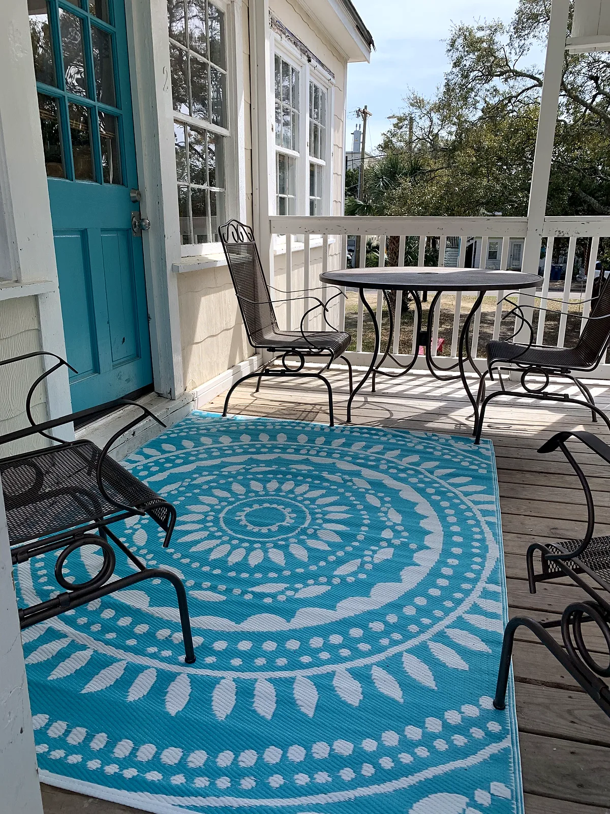 Palmetto Cottage covered porch with seating