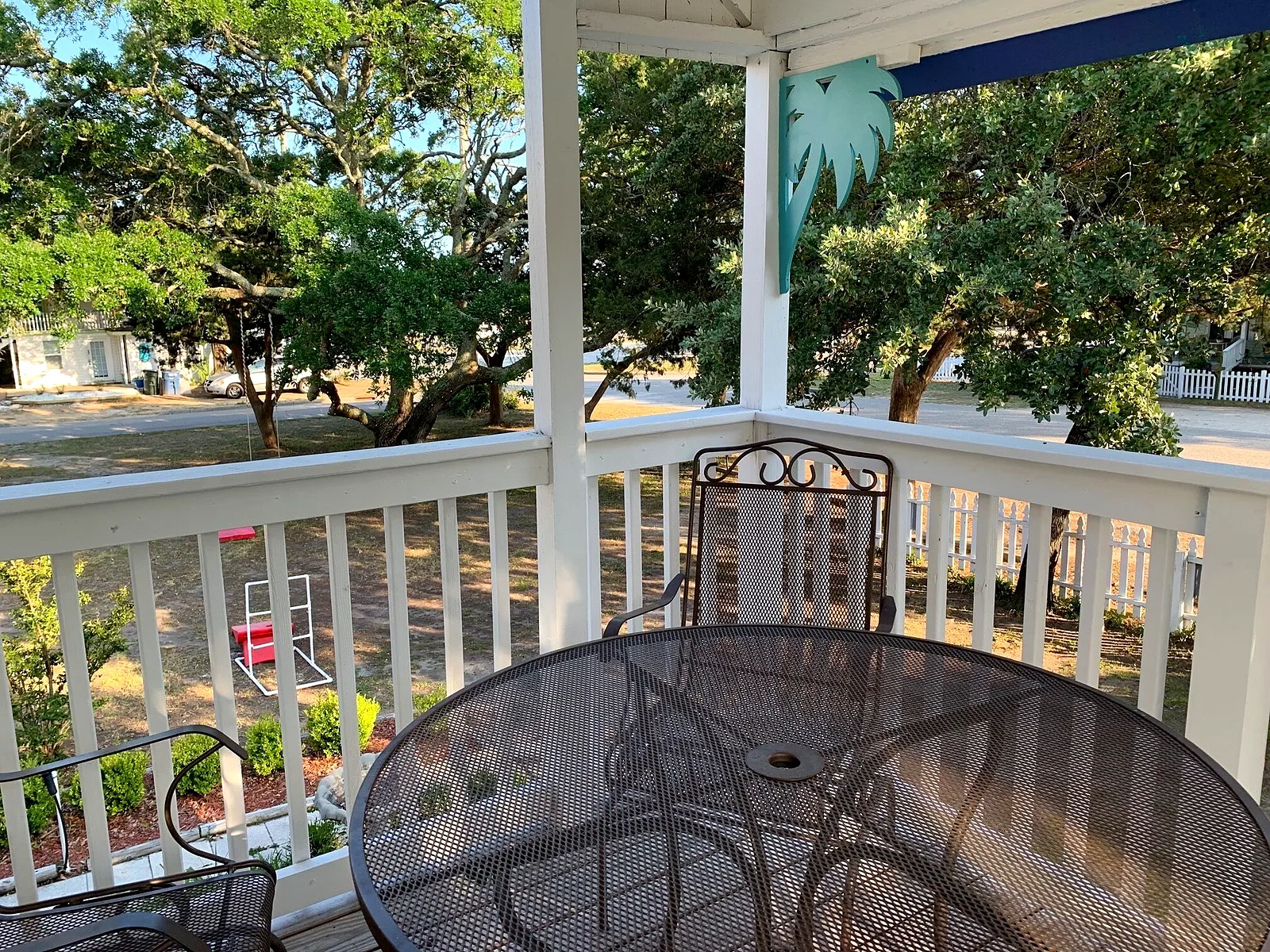 Palmetto Cottage porch with table and chairs